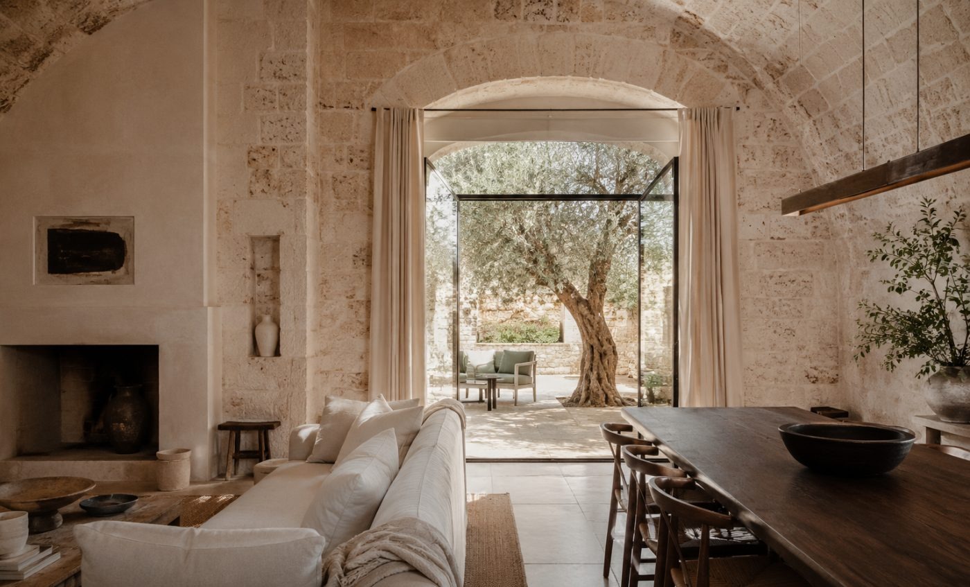 Suite interior in oak, lime plaster and linen